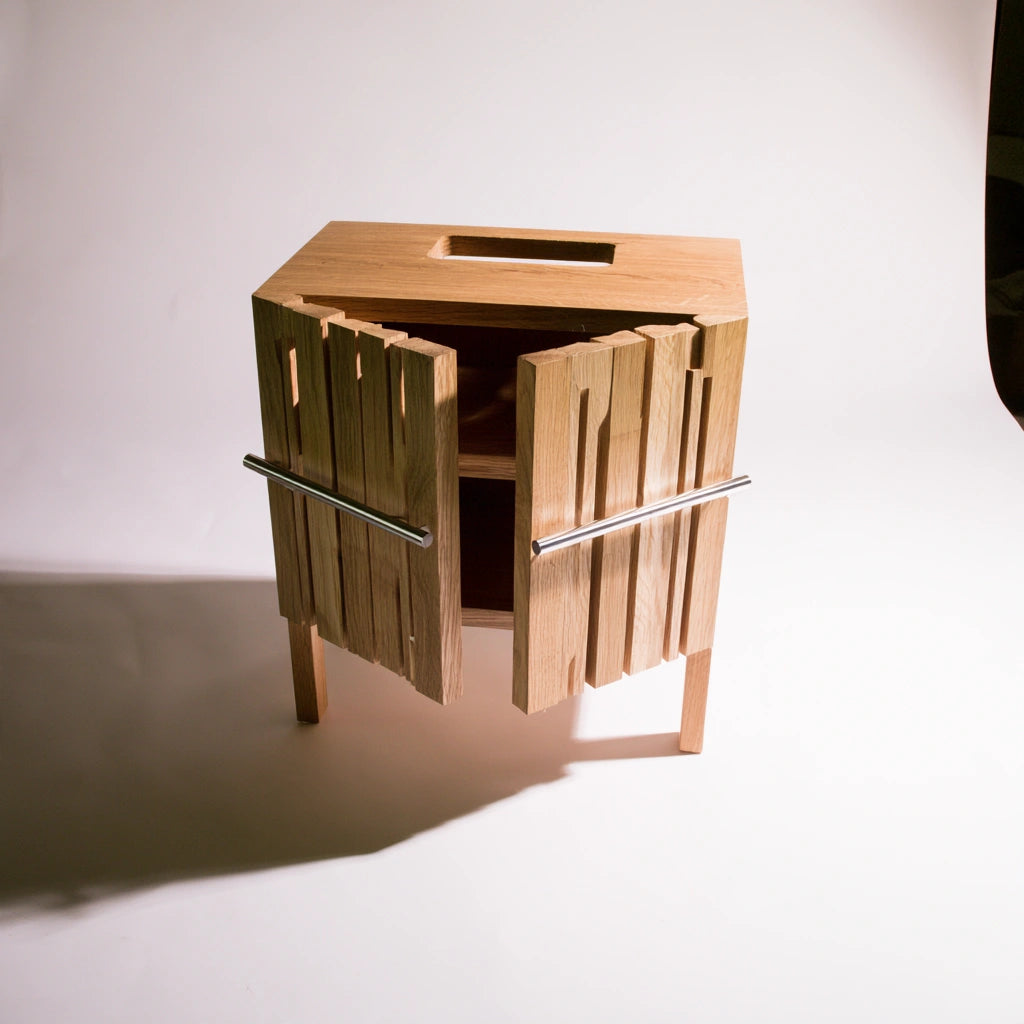 Light brown wooden storage cabinet with oak look, designed by Bistroandbreeze, showcasing a sleek, modern opbergkast with clean lines.